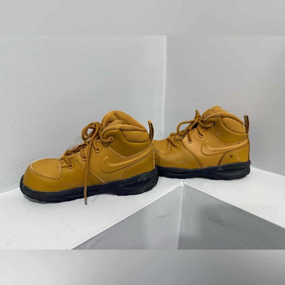 Boys size 10 Nike boots